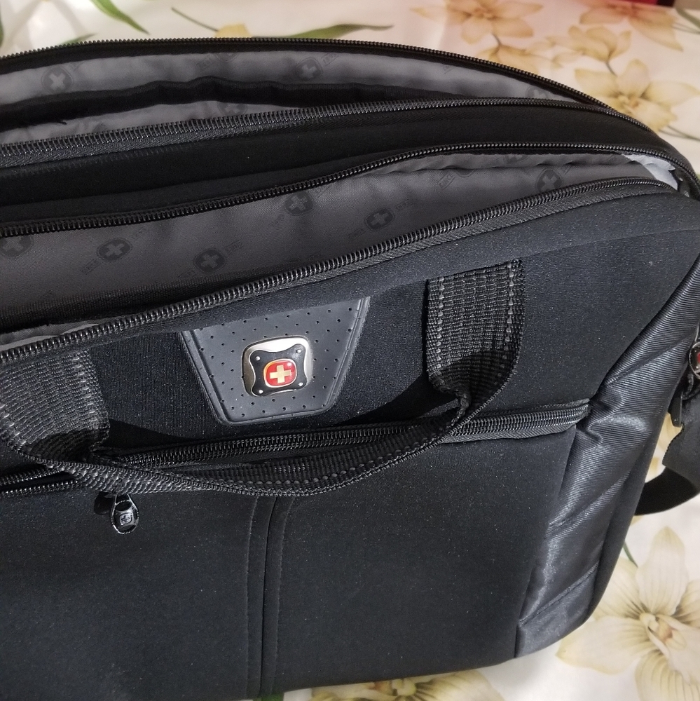 Swiss Gear Legacy laptops carry bags